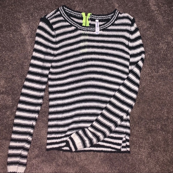 Black and white striped sweater - Picture 1 of 4